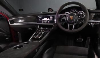 
										2019 Porsche Panamera GTS Sport Turismo full									